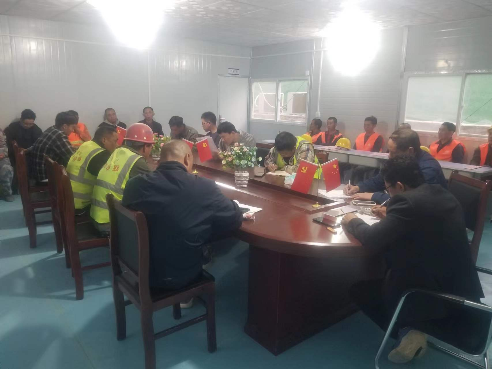 臨臨六標(biāo)召開(kāi)隧道仰拱及二襯施工技術(shù)交底會(huì)