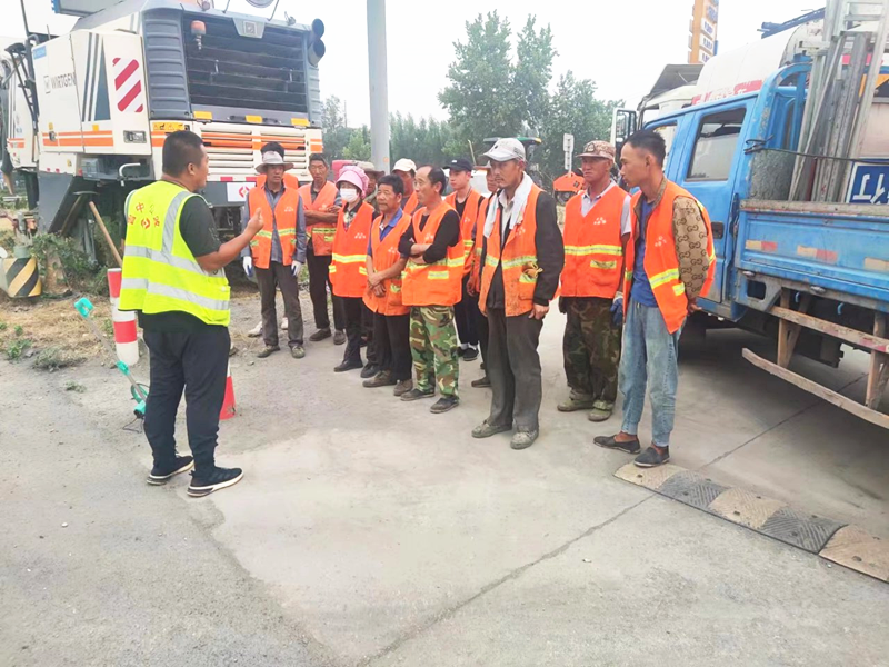 機(jī)施化施工公司路面小修工作動態(tài)