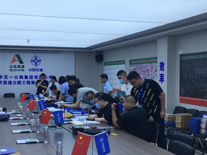 臨臨高速項(xiàng)目辦、總監(jiān)辦對(duì)“勇當(dāng)比”勞動(dòng)競(jìng)賽開展季度績(jī)效評(píng)估