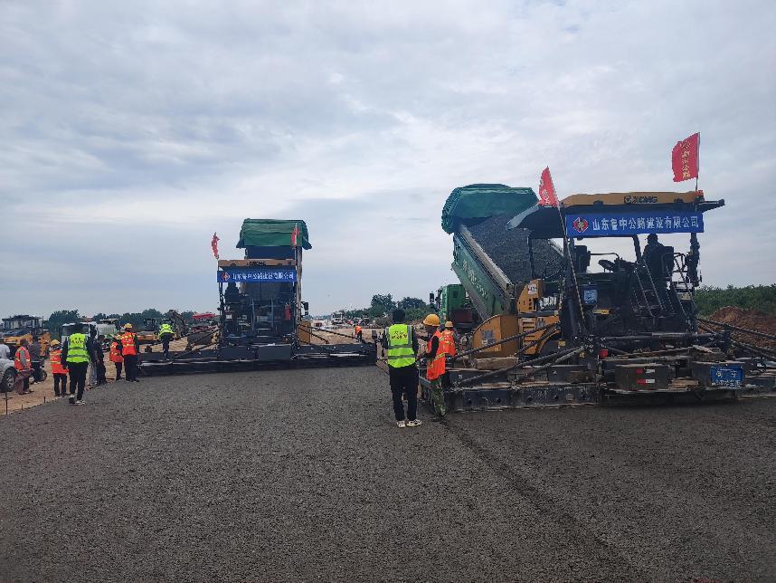 機(jī)械化施工公司郯城205項目團(tuán)隊以大干慶佳節(jié)