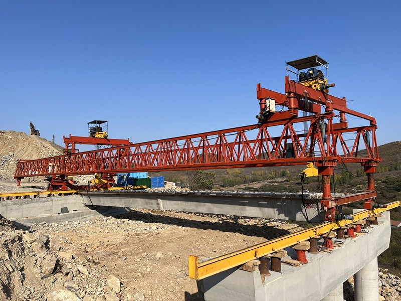 石匣裕1號大橋首梁架設(shè)完成