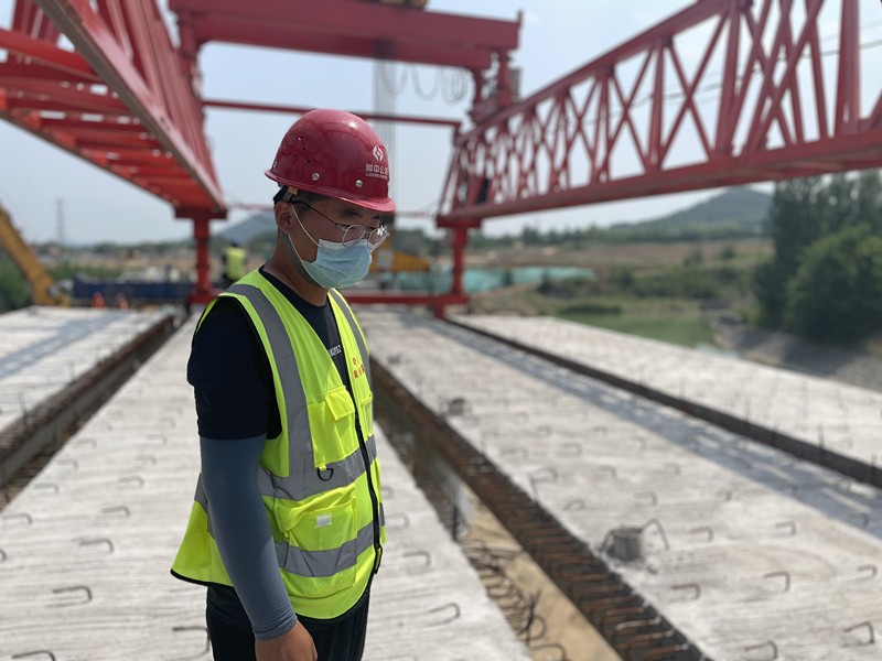 尋找最美公路人：愛崗敬業(yè)、勤奮工作的杜慶祝