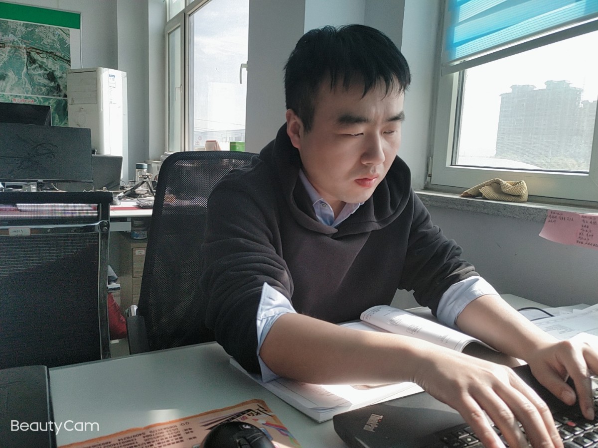 尋找最美公路人：兢兢業(yè)業(yè)、忘我工作的李碰