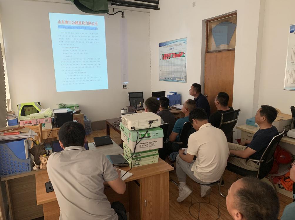 第五區(qū)域項(xiàng)目部開啟安全生產(chǎn)月活動(dòng)