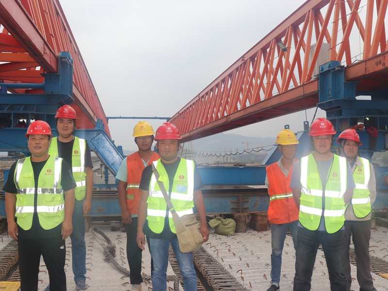 1、晉學(xué)強瓦日鐵路公鐵立交梁板運輸、架設(shè)團隊_副本