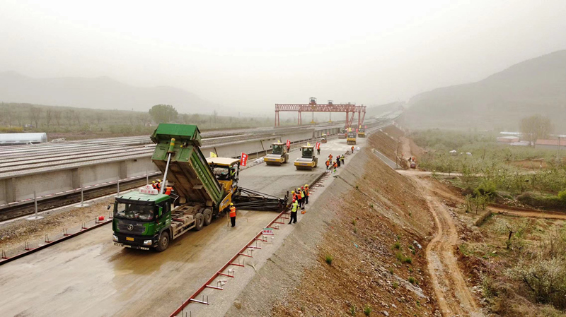 4-2、4月11日2023年水穩(wěn)底基層復工試驗路施工