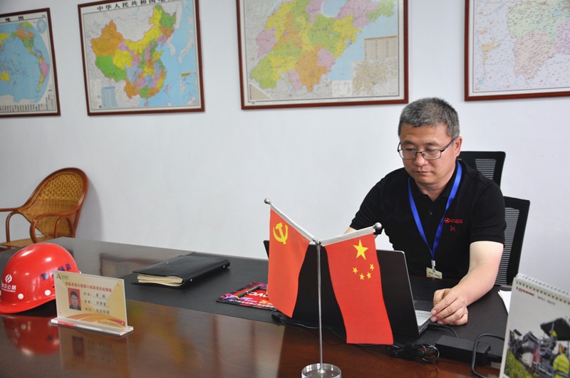 臨臨高速項目經理翟峰被業(yè)主授予“優(yōu)秀項目經理獎”