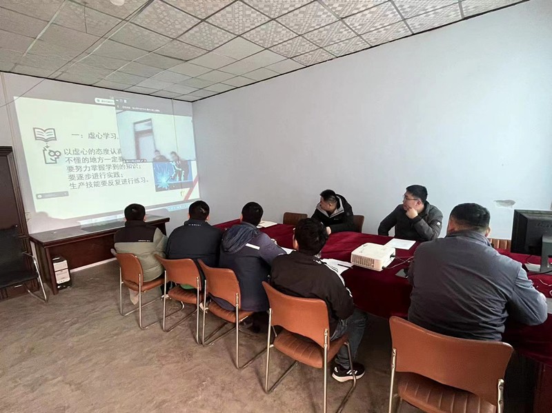 第五區(qū)域項(xiàng)目部跨線開(kāi)展“開(kāi)工第一課”培訓(xùn)活動(dòng)