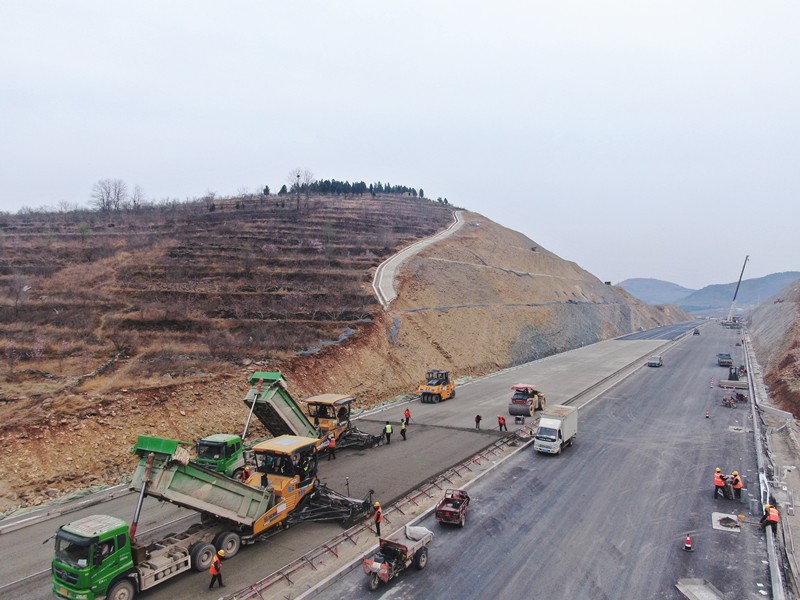 臨臨：“清明”假期搶抓施工黃金期，自動工作彰顯使命擔當