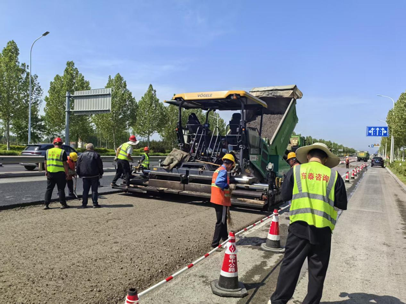 【一提三?！縂309青蘭線張周段基層攤鋪施工圓滿完成