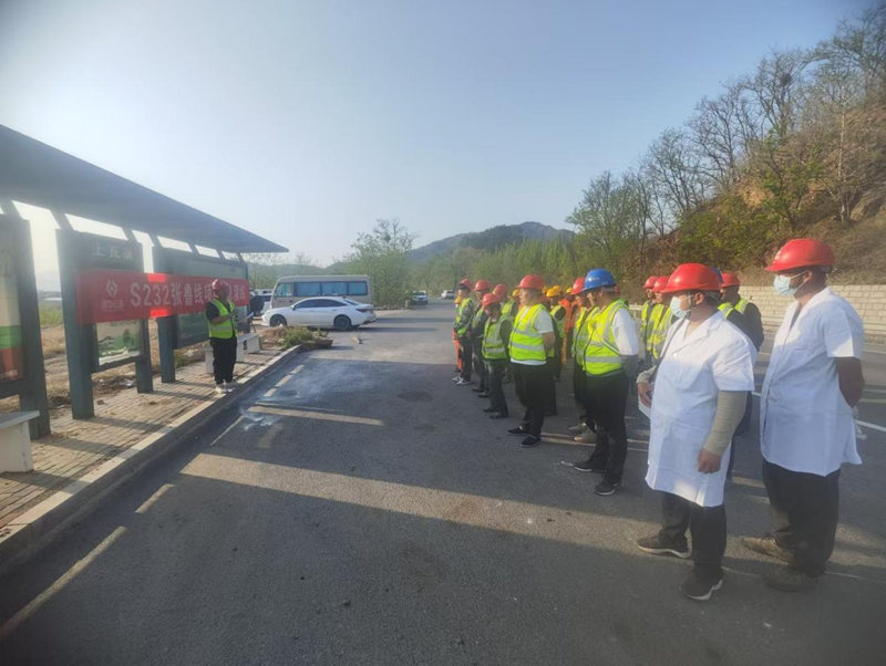 【一提三?！縎232張魯線項(xiàng)目部開展交通事故應(yīng)急演練