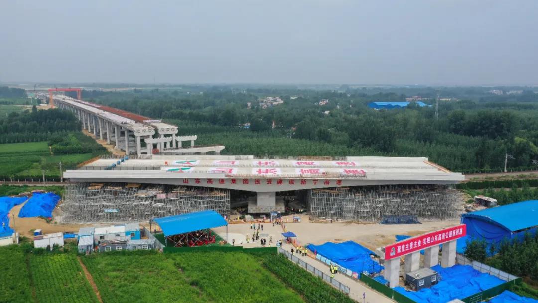 帥！萬(wàn)噸大橋?yàn)t灑轉(zhuǎn)身