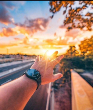 堅(jiān)守初心，奮勇前進(jìn)