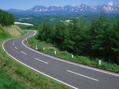 一肩責(zé)任擔(dān)風(fēng)雨  兩行汗水筑精華