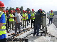 公司組織安全生產(chǎn)現(xiàn)場(chǎng)觀摩會(huì)