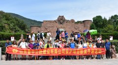 青青幼苗，雙手呵護(hù)