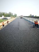 響鞭催快馬，能者挑重擔 ——京滬高速公路改擴建工程十標柔性基層試驗路攤鋪