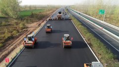 G2京滬十標段陳剛瀝青面層班組榮獲“金牌班組”獎