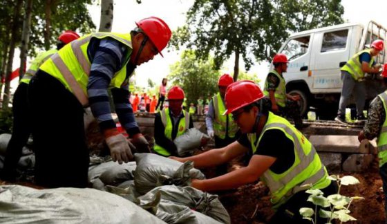 膠海線(xiàn)項(xiàng)目部參加公路防汛暨應(yīng)對(duì)突發(fā)事件應(yīng)急演練