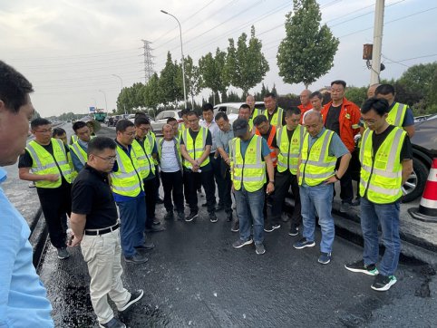 【抓作風(fēng) 創(chuàng)效益】公司組織召開G205工地現(xiàn)場會