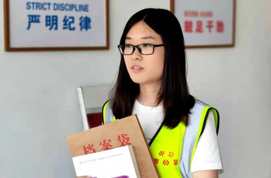 學(xué)會(huì)戰(zhàn)勝自我，放飛青春