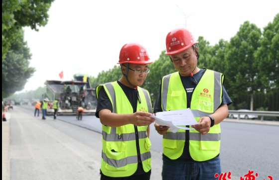 【抓作風(fēng) 創(chuàng)效益】魯中公路勞動者拼博奉獻(xiàn)，打造G205山深線品質(zhì)工程—— 為高質(zhì)量發(fā)展構(gòu)筑堅(jiān)實(shí)的“跑道”