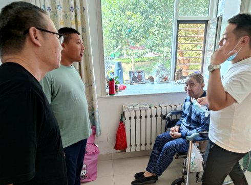 第三公司黨支部、工會(huì)走訪(fǎng)慰問(wèn)危困職工家庭