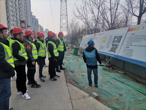 市政工程公司組織技術(shù)骨干到中潤大道管廊施工現(xiàn)場觀摩學(xué)習(xí)