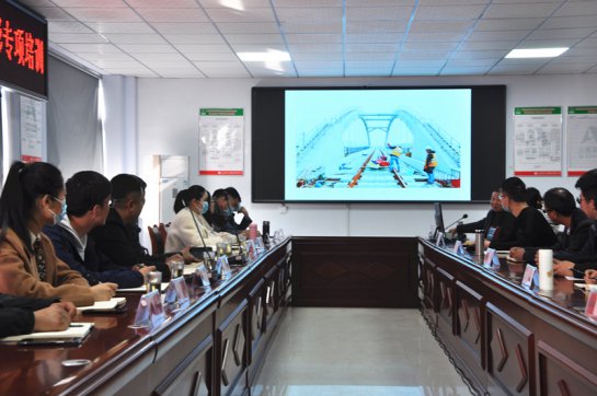 公司組織新聞、寫作、攝影專項培訓(xùn)