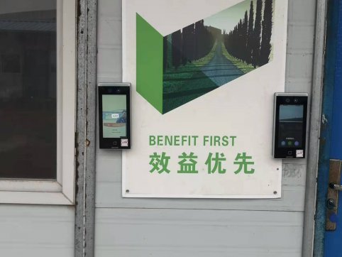 郯城G205項目組織進行農(nóng)民工工資開卡工作