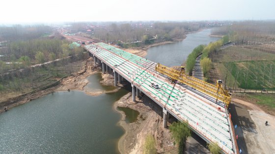 捷報——郯城G205項目白馬河大橋箱梁吊裝順利完成